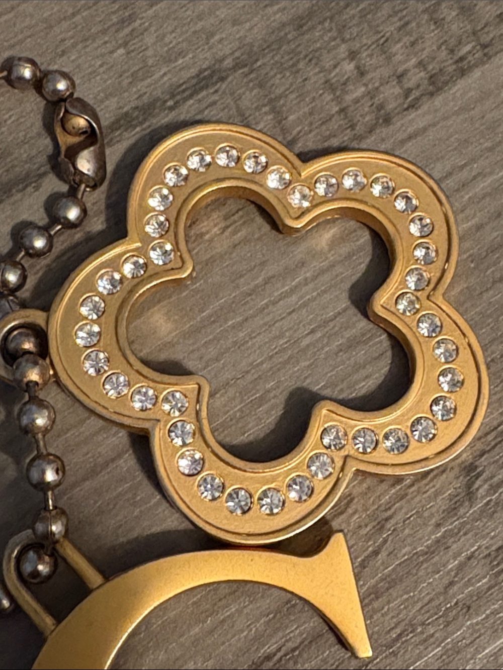 Guess Flower bag/Key Charm - Picture 3 of 4